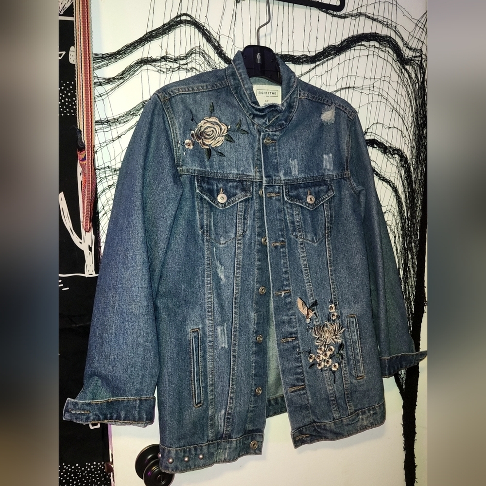 ✨️Blue Embroidered Jean Jacket✨️